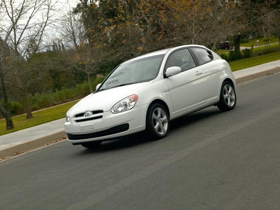  Hyundai Accent 3-Door 2006 года  (US) (фото 5 из 13)